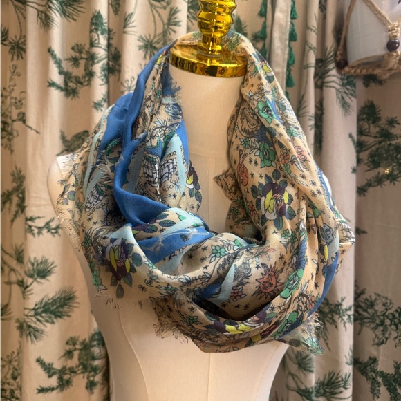 Zadig & Voltaire Blue and Cream Scarf Luxurious Accessories - Picture 1 of 5
